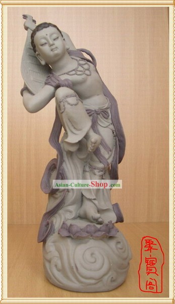 뒷면에 중국 둔황의 수공예 동상 - 플레잉 루트