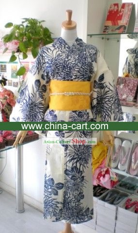 Traditional Chrysanthemum Japanese Kimono Handbag and Geta Full Set