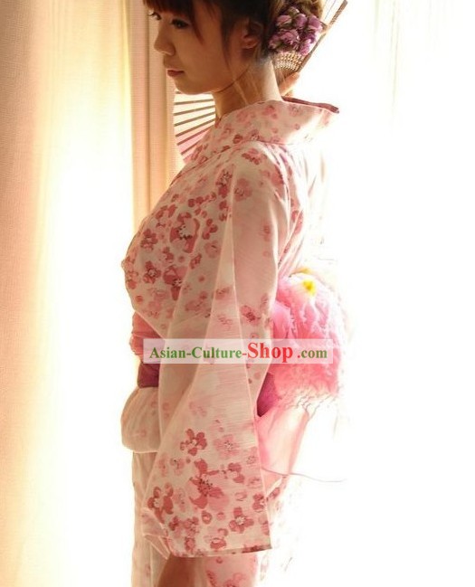 Traditionalピンクフラワ日本の着物のハンドバッグと下駄フルセット