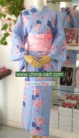 Traditionalピンクとパープルフラワ日本の着物のハンドバッグと下駄フルセット