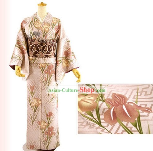 日本の伝統的なピンクのユリの着物と帯フルセット