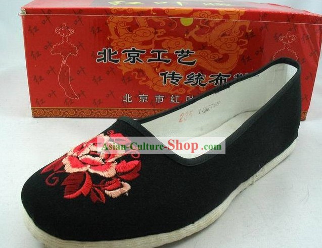 Chinese Traditional Kung Fu Embroidered Peony Shoes for Women