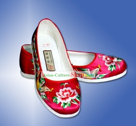 Chinese Traditional Handmade and Embroidered Peony and Phoenix Cloth Shoes