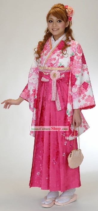 女性のための古代日本の着物ドレス