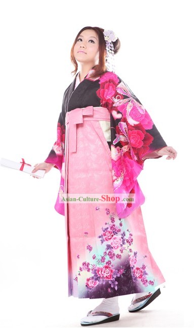 女性のための日本の着物の服と下駄サンダルコンプリートセット