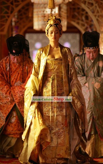 Gong Li's Golden Outfits of the Movie Curse of the Golden Flower