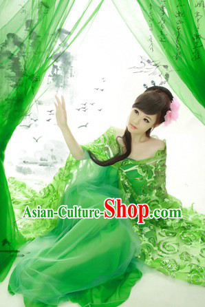 Ancient Chinese Lady in Green Costumes for Women