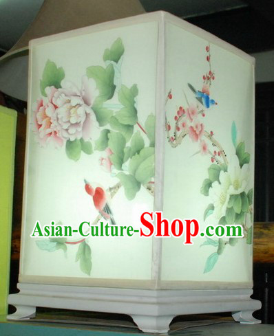 Chinese Classic Handmade and Painted Silk Flower and Bird Desk Lamp
