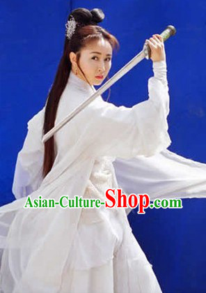 Ancient Chinese White Swordsman Costumes and Headwear for Women