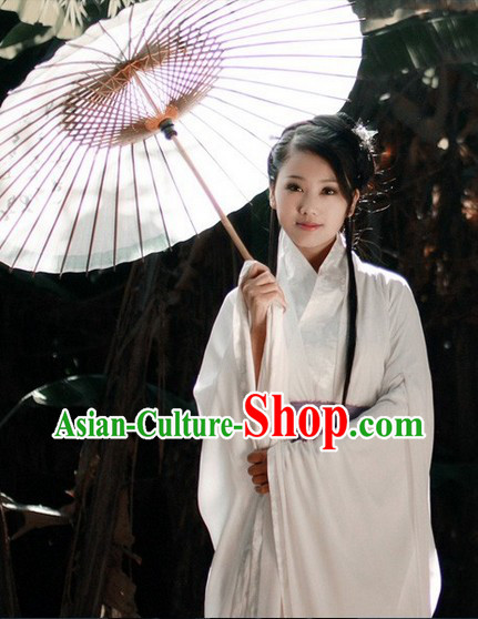 Pure White Traditional Ancient Chinese Hanfu Clothing and Umbrella