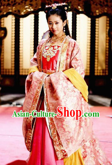 Ancient Chinese Tang Dynasty Princess Clothes and Hair Accessories