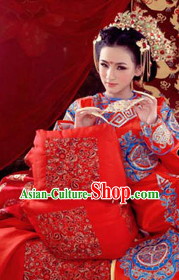 Traditional Chinese Empress Opera Embroidered Dragon Attire