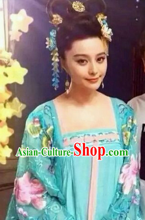 The Empress of China Blue Embroidery Clothes and Hair Jewelry