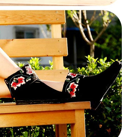 Chinese Classical Happy Flower Embroidery Boots