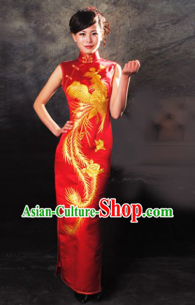 Traditional Chinese Silk Red Embroidered Phoenix Qipao