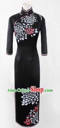 Traditional Chinese Long Sleeves Black Silk Qipao
