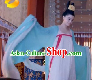 Tang Dynasty Clothes and Hair Accessory for Women