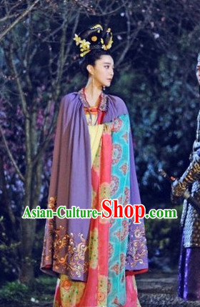 Tang Dynasty Wu Zetian Clothes and Hair Accessory for Women