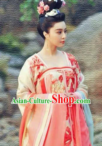 China Tang Dynasty Costumes and Hair Jewelry