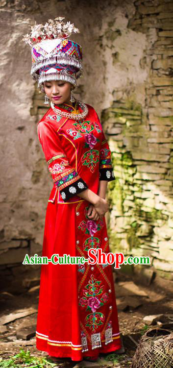 Traditional Chinese Tujia Nationality Dancing Costume Accessories Necklace, Tujia Female Folk Dance Ethnic Pleated Skirt and Sealand Karp Headdress, Chinese Minority Nationality Embroidery Costume and Hat for Women