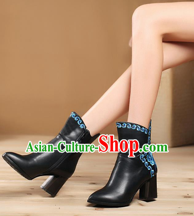 Traditional Chinese Folk Dance Shoes, China Female Embroidered Shoes, Chinese Minority Nationality Embroidery Blue And White Porcelain Decorative Ankle Boots for Women