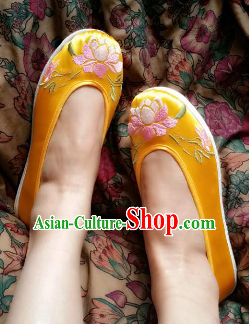 Asian Chinese Shoes Wedding Shoes Kung fu Shoes, Traditional China Opera Shoes Hanfu Shoes Embroidered Lotus Yellow Shoes