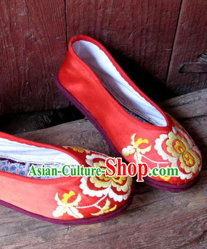Traditional Chinese National Red Silk Shoes Embroidered Shoes, China Handmade Shoes Hanfu Embroidery Peony Shoes for Women