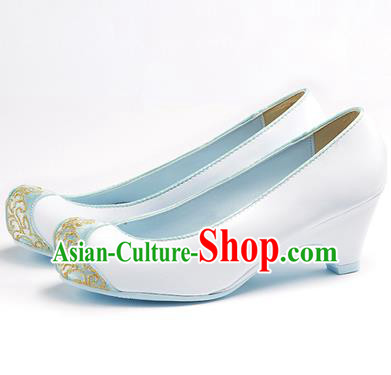 Traditional Korean National Wedding White Embroidered Shoes, Asian Korean Hanbok Bride Embroidery Satin Shoes for Women