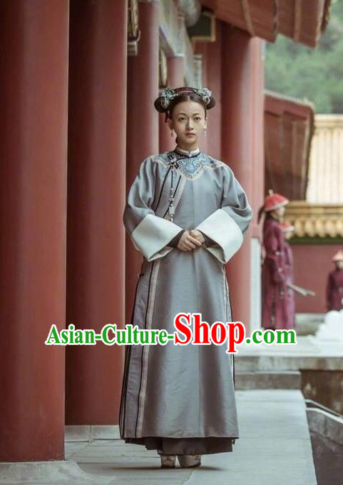 Story of Yanxi Palace Traditional Chinese Qing Dynasty Palace Lady Costume, Asian China Ancient Manchu Princess Embroidered Clothing for Women