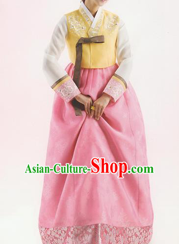 Korean National Handmade Formal Occasions Wedding Bride Clothing Hanbok Costume Embroidered Yellow Blouse and Pink Dress for Women
