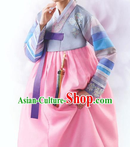 Top Grade Korean National Handmade Wedding Palace Bride Hanbok Costume Embroidered Grey Blouse and Pink Dress for Women