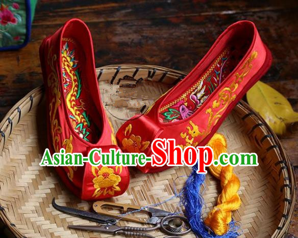 Asian Chinese Traditional Shoes Red Wedding Embroidered Shoes, China Peking Opera Hand Embroidery Shoe Hanfu Princess Shoes for Women