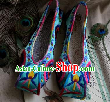 Asian Chinese Traditional Shoes Wedding Bride Blue Embroidered Shoes, China Peking Opera Handmade Embroidery Peony Hanfu Shoes for Women