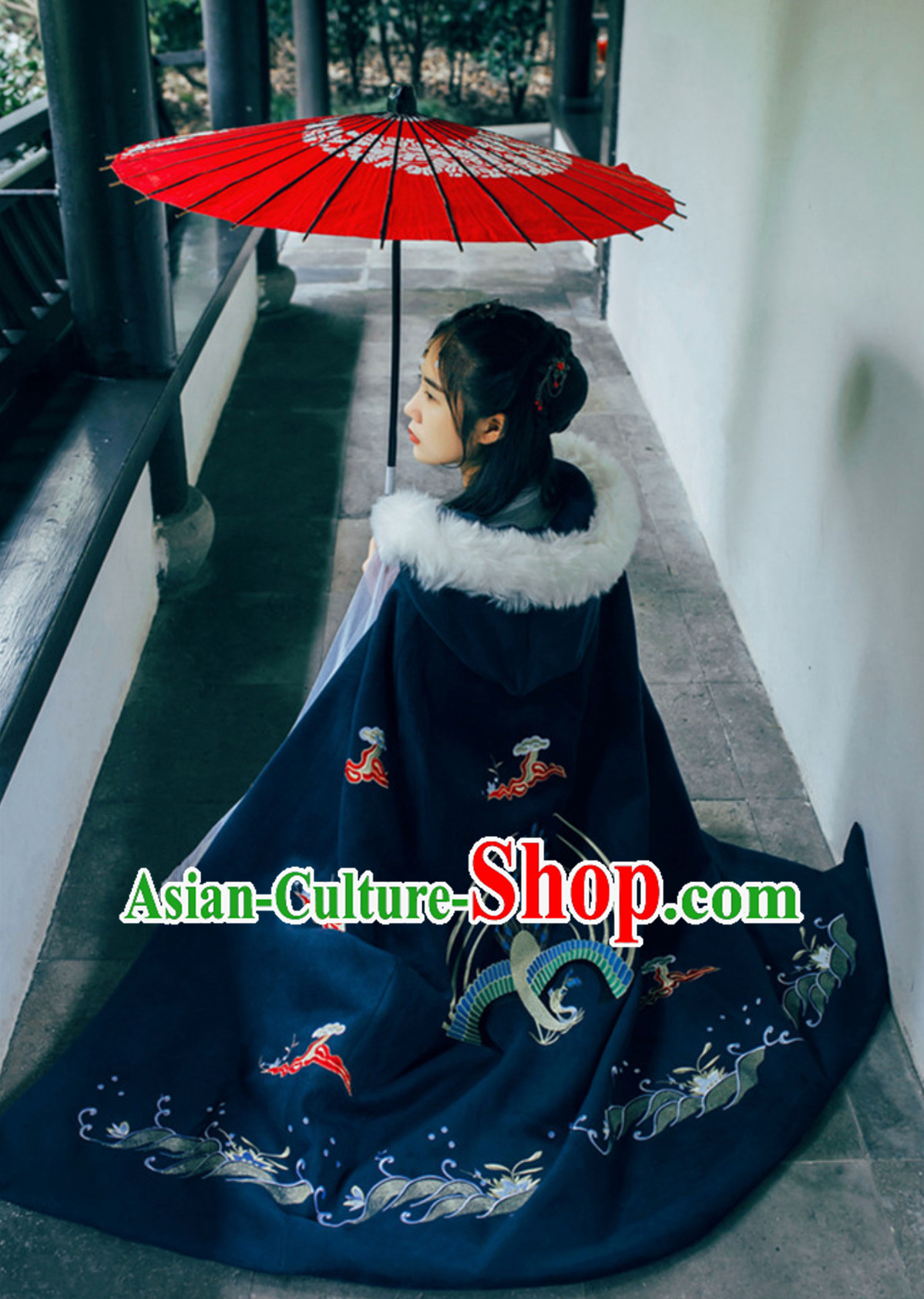 Ancient Chinese Style Black Embroidered Thick Winter Mantle Cape
