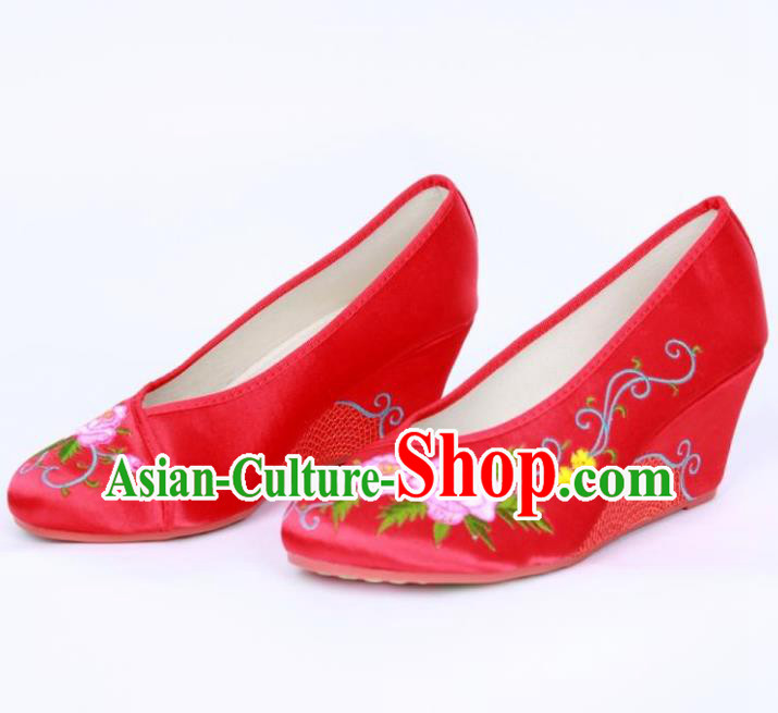 Traditional Chinese National Bride Red Xiuhe Suit Embroidered Shoes, China Handmade Embroidery Flowers Hanfu Shoes for Women