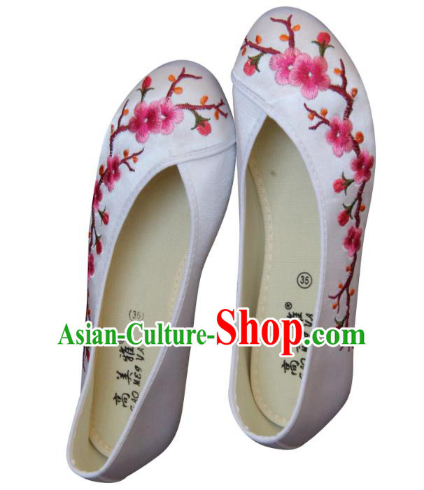 Traditional Chinese National Bride White Cloth Embroidered Shoes, China Handmade Embroidery Peach Blossom Hanfu Shoes for Women