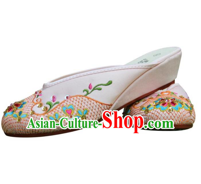 Traditional Chinese National Bride Beige Satin Embroidered Slippers, China Handmade Embroidery Flowers Hanfu Shoes for Women