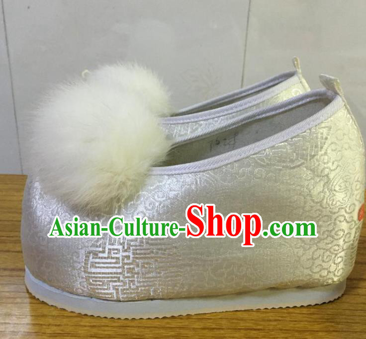 Traditional Chinese Ancient Princess Embroidered White Blood Stained Shoes, China Handmade Hanfu Embroidery Shoes for Women