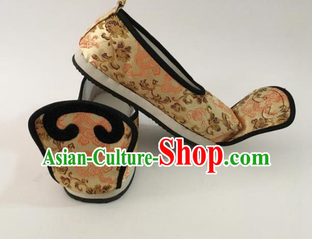 Traditional Chinese Ancient Han Dynasty Princess Embroidered Golden Blood Stained Shoes, China Handmade Hanfu Embroidery Shoes for Women