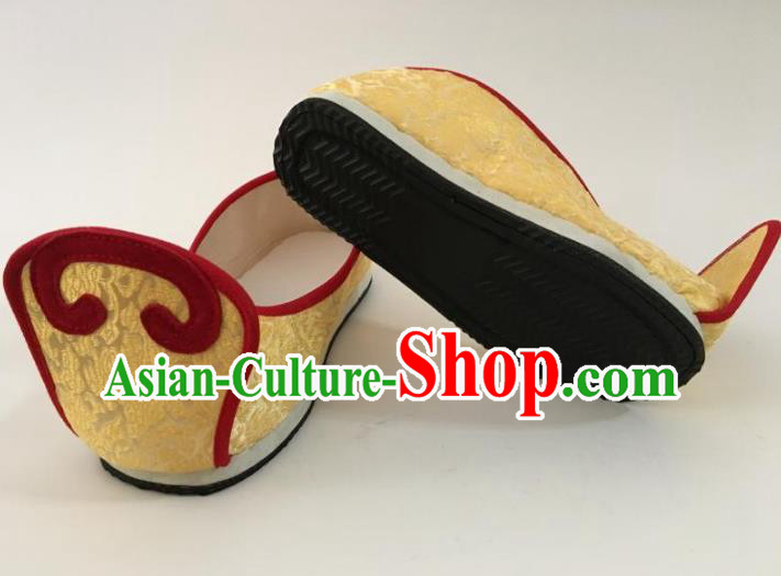 Traditional Chinese Ancient Han Dynasty Princess Embroidered Yellow Blood Stained Shoes, China Handmade Hanfu Embroidery Shoes for Women