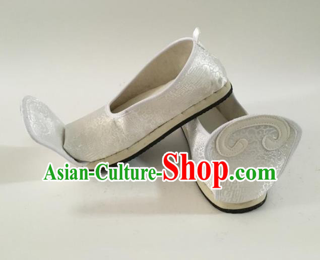 Traditional Chinese Ancient Han Dynasty Princess Embroidered White Blood Stained Shoes, China Handmade Hanfu Embroidery Shoes for Women