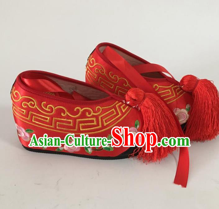 Traditional Chinese Ancient Princess Embroidered Peony Blood Stained Shoes, China Handmade Red Wedding Hanfu Embroidery Shoes for Women