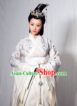 Traditional Ancient Chinese Imperial Consort Costume, Elegant Hanfu Clothing Chinese Han Dynasty Imperial Emperess Tailing Embroidered White Clothing for Women