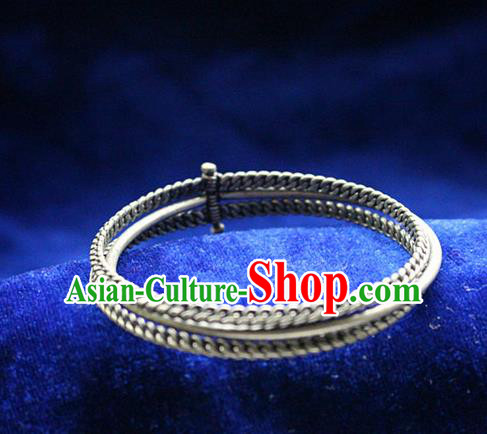 Traditional Chinese Miao Nationality Crafts Jewelry Accessory Bangle, Hmong Handmade Miao Silver Bracelet, Miao Ethnic Minority Silver Bracelet Accessories for Women
