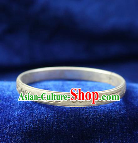 Traditional Chinese Miao Nationality Crafts Jewelry Accessory Bangle, Hmong Handmade Miao Silver Classical Chinese Flowers Bracelet, Miao Ethnic Minority Silver Bracelet Accessories for Women