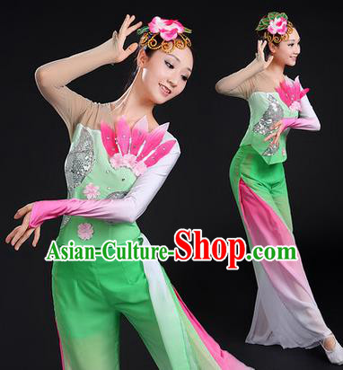 Traditional Chinese Yangge Fan Dancing Costume, Folk Dance Yangko Uniforms, Classic Dance Elegant Paillette Dress Drum Dance Green Clothing for Women