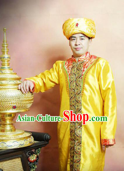 Traditional Traditional Thailand Male Clothing, Southeast Asia Thai Ancient Costumes Dai Nationality Golden Long Robe Dust Coat for Men