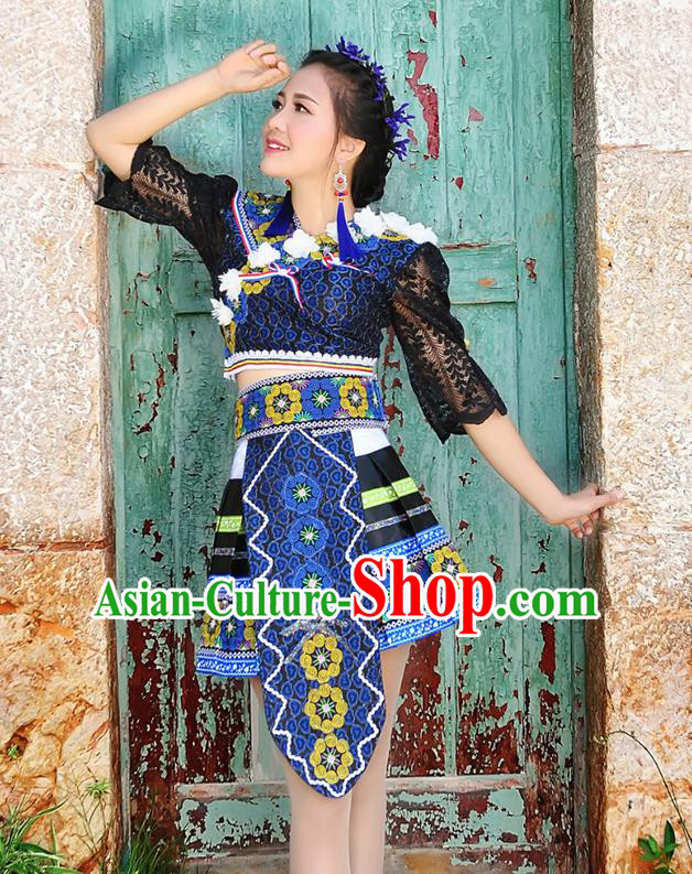 Traditional Chinese Miao Nationality Wedding Bride Costume Navy Short Pleated Skirt, Hmong Folk Dance Ethnic Chinese Minority Nationality Embroidery Clothing for Women