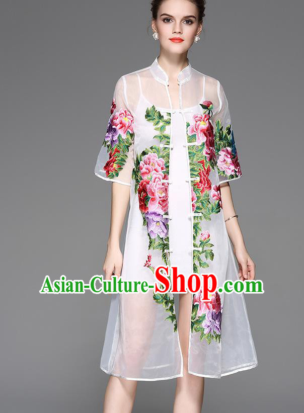 Traditional Top Grade Asian Chinese Costumes Classical Embroidery Peony White Coat, China National Plated Buttons Dust Coat for Women