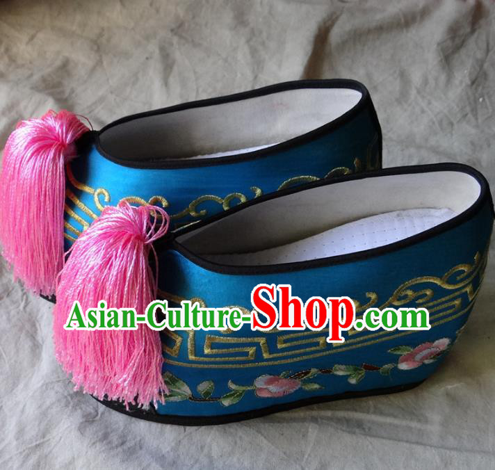 Traditional Chinese Qing Dynasty Princess Embroidered Shoes Blue Satin Shoes, China Ancient Palace Lady Blood Stained Shoes for Women